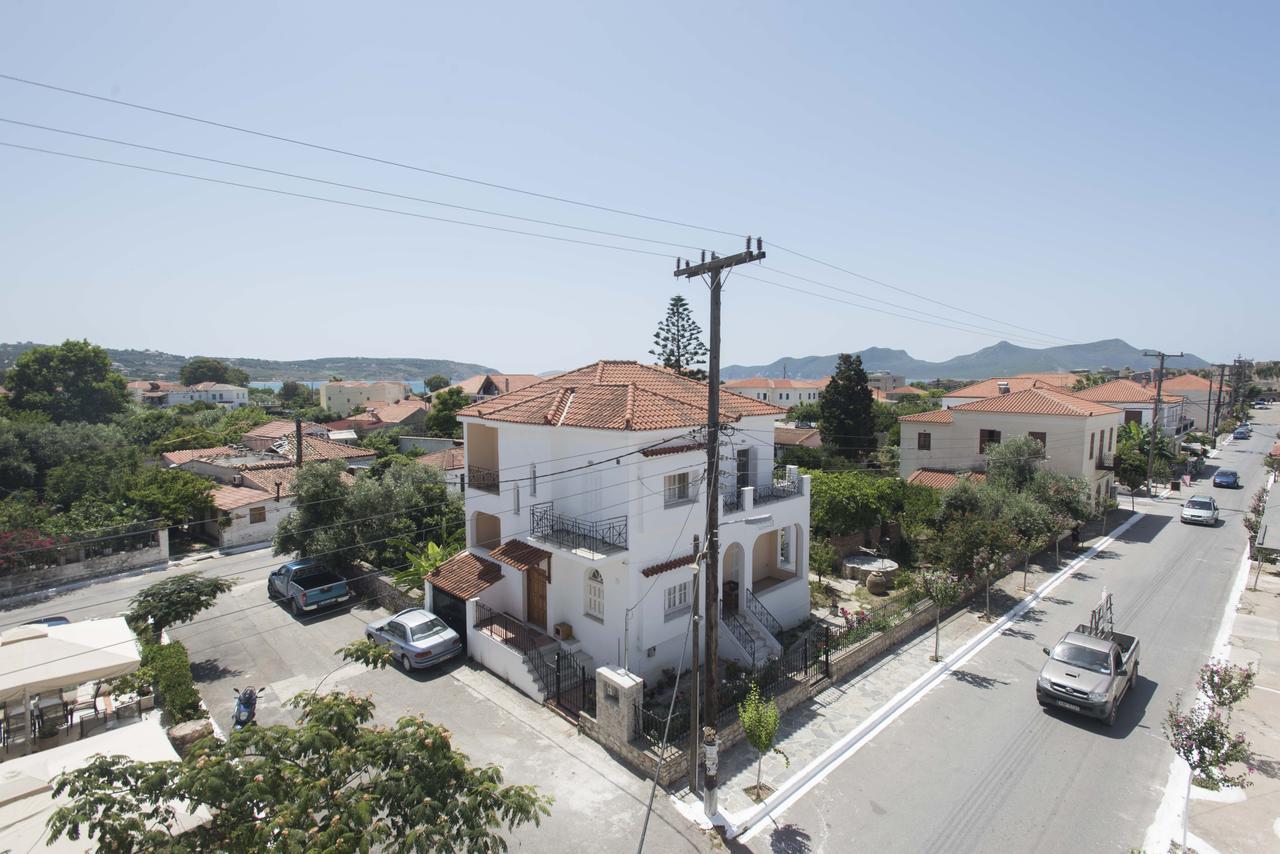 Hotel Finikas メトーニ エクステリア 写真