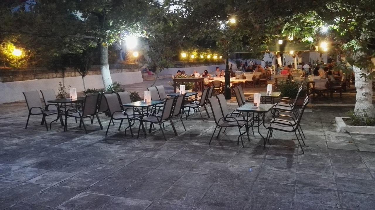 Hotel Finikas メトーニ エクステリア 写真