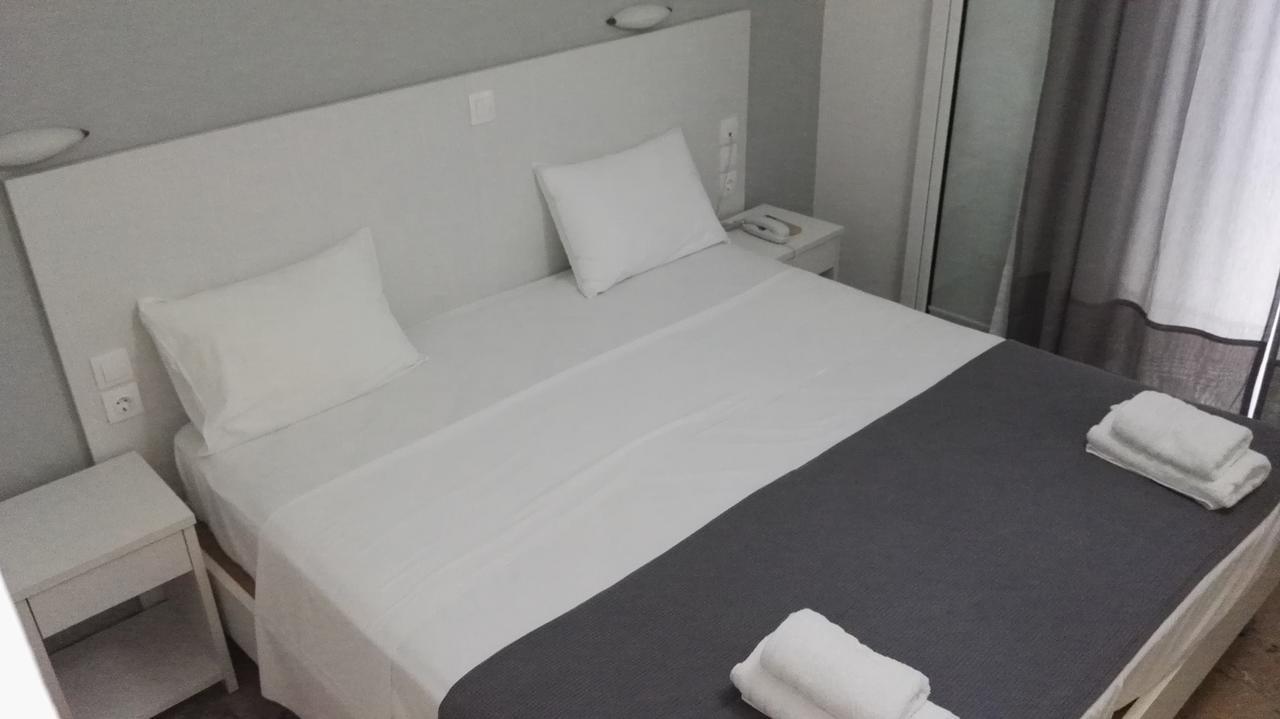 Hotel Finikas メトーニ エクステリア 写真